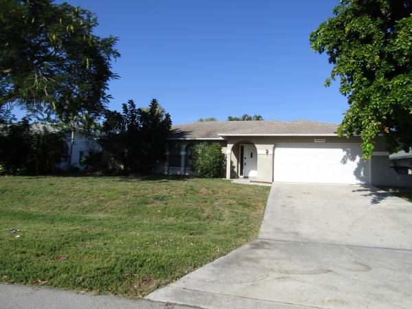 Spacious 32 Single Family in SW Cape with Pool...Move in Ready $2,400