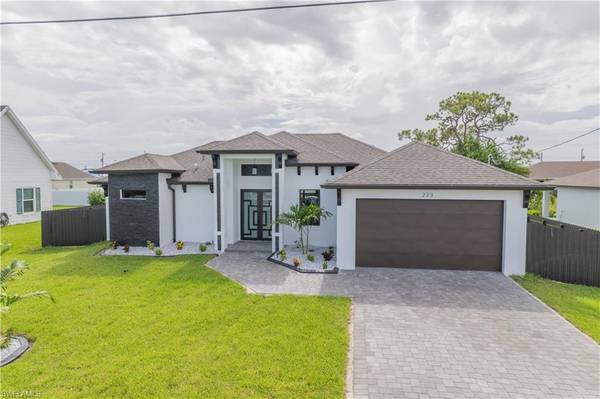 Stunning new construction, located in SW Cape Coral $490,000