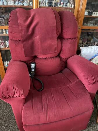 Photo The Perfect SleepLift Chair $750