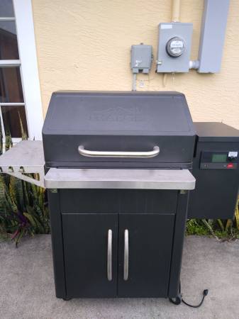 Photo Traeger Silverton 620 grillsmoker $250