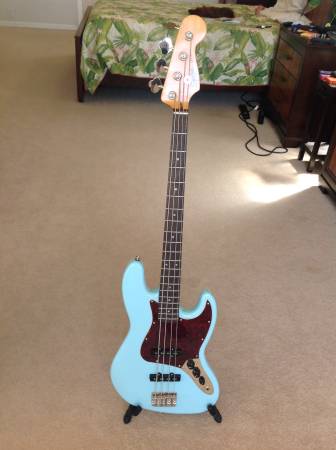 Photo Used Squier Classic 60s Vibe Jazz Bass $300