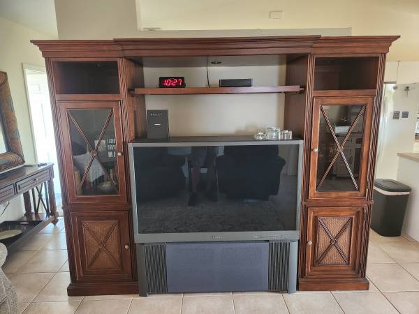 Photo WALL ENTERTAINMENT CENTER with CURIO TOWERS  BRIDGE - $500 $500