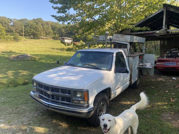 Photo Chevy 3500 wUtility Bed - $4,000 (Cedarville)