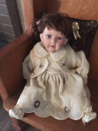 Photo Porcelain Baby Doll - Cathay Collection 5000 $20