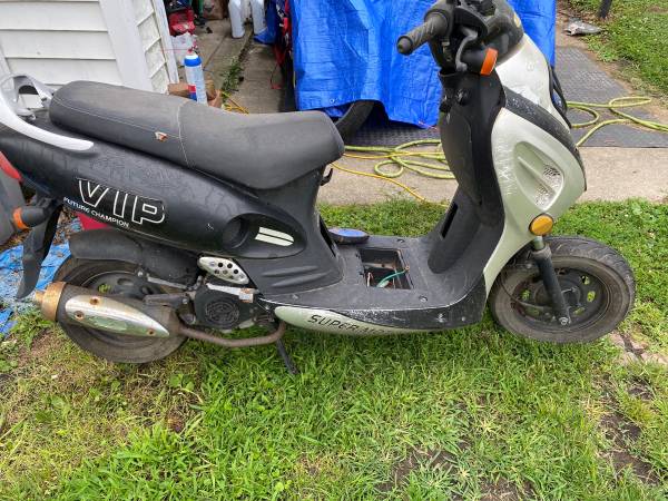 Photo 2014 vip scooter needs little work $250