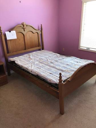 Photo Antique Oak Rustic Full Size Ornate Bed $50