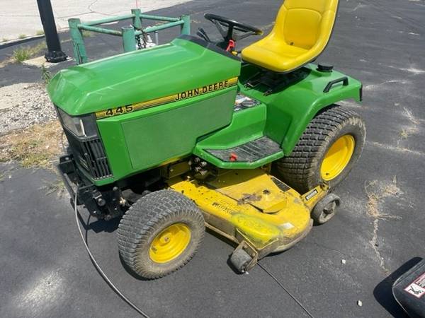 Photo John Deere 445 Garden Tractor $2,695