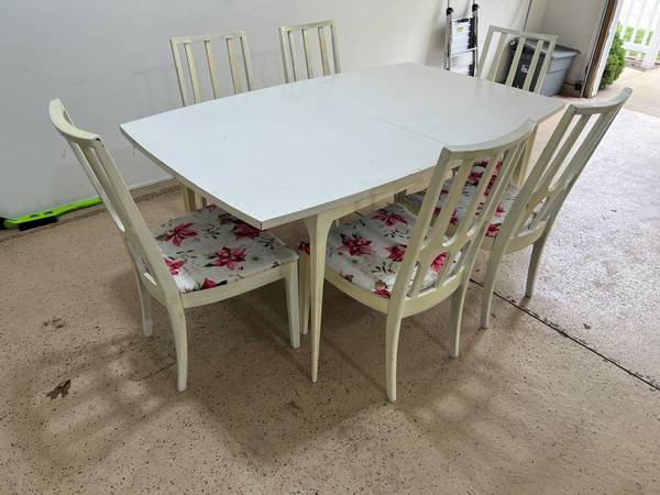 Photo Old wooden table and Chairs set $50