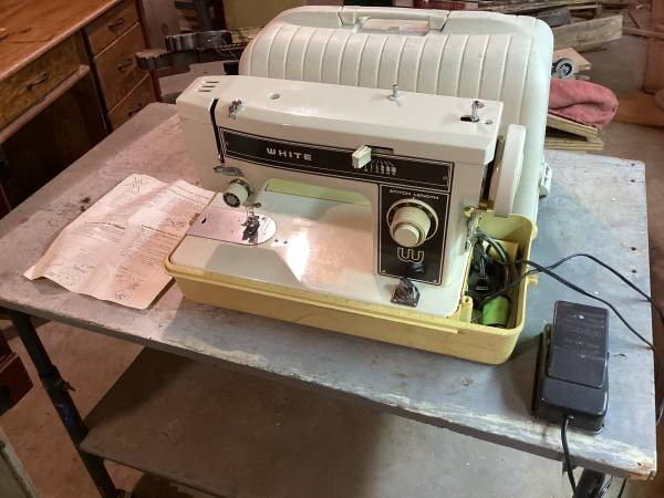 Photo Vintage White Sewing Machine Model 1044 in Travel Case $75