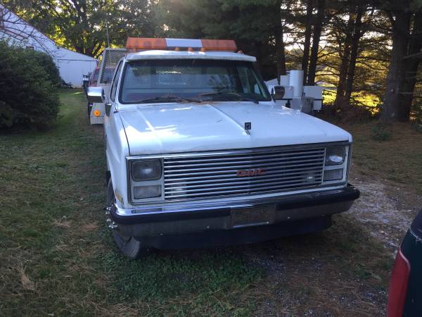 Photo 1986 GMC CUSTOM DELUXE 30 - ROLLBACK - $7,500 (WESTMINSTER, MD.)