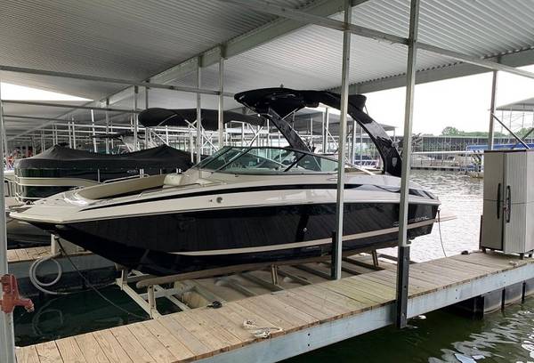 Photo 2014 Regal GREAT deck boat $30,000