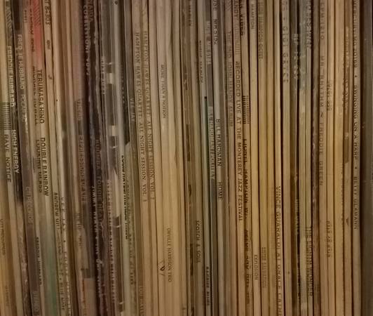 Photo Jazz collector looking to buy  love record - LP collections