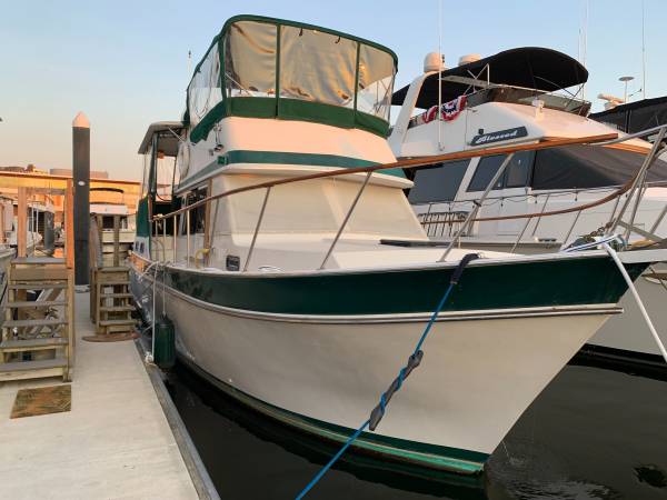 Live-Aboard 2BR 2BA 43 Yacht $149,000