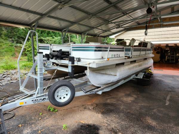 Photo Pontoon Boat 22 ft. Monark Suncaster 200  trailer $8,500