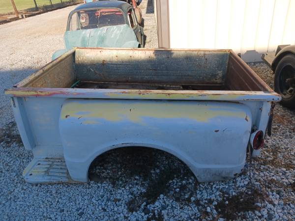 Photo 1968 to 72 Chevrolet chevy GMC Stepside short bed $1,300