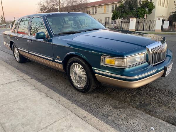 Photo 1997 Lincoln Town Car - Jack Nicklaus Edition - $4,350 (Fresno)