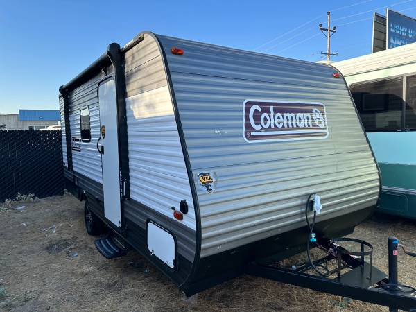 Photo 2020 coleman 17ft bunkhouse in excellent condition $13,500