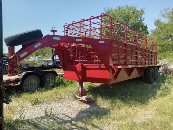20 ft red stock trailer $7,000