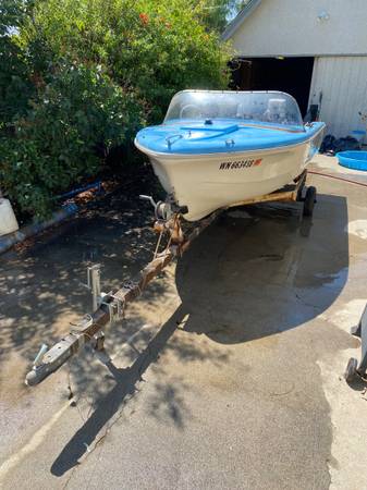 Photo Dolphin fishing boat $1,000