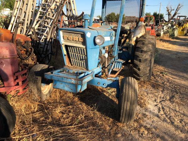 Photo Ford 4000 Diesel engine tractor $6,000