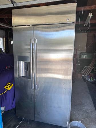 Photo GE SS Pro line 42 inch refrigerator $1,500