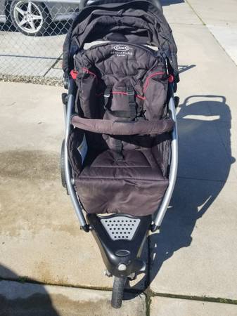 Photo GRACO JOGGING STROLLER 3 WHEEL ONE HAND EASY FOLD UP