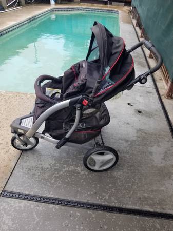 Photo GRACO JOGGING STROLLER 3 WHEEL ONE HAND EASY FOLD UP
