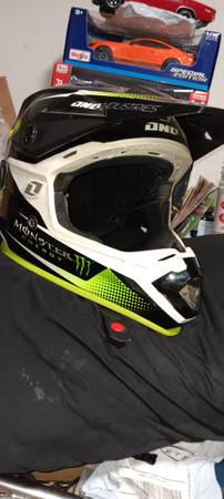 Photo MONSTER ONE INDUSTRIES ONEAL HELMET SIZE XL $100
