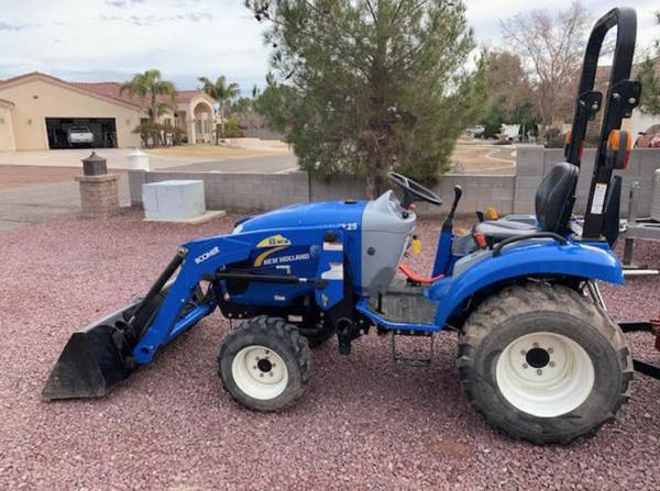 Photo New Holland Boomer 25 4x4 Tractor