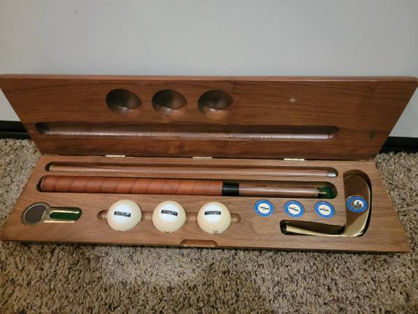 Photo Vintage Pebble Beach Golf Links Travel Putter in Wood Box $140