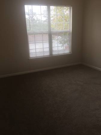 Photo $850 i need a roommates i have a two bedroom apartment $850