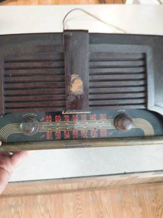 Photo Antique Radio Display $50