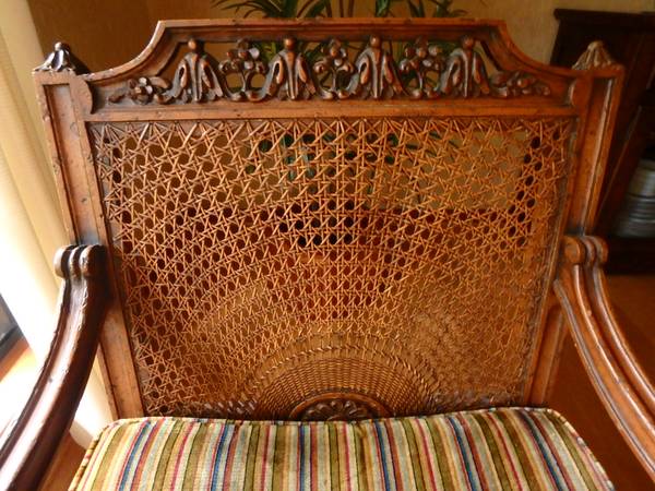 Photo ANTIQUE wicker back armchair, good condition $90