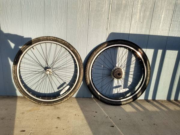 Photo Fat tire  MTN bike front wheel $20