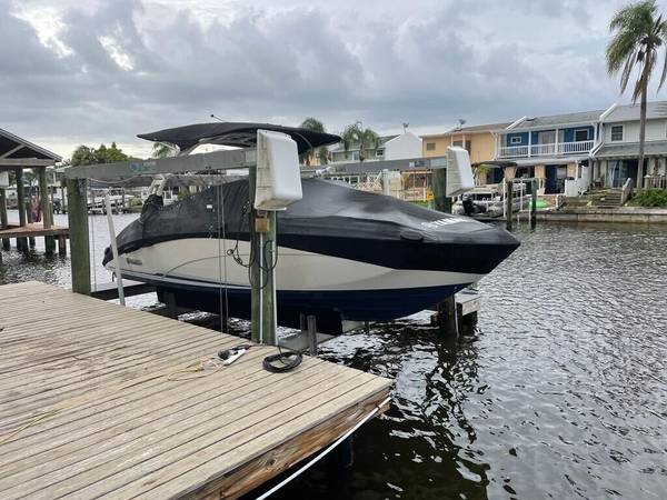 Photo Limited S Jet Boat 2019 Yamaha 242 $38,500