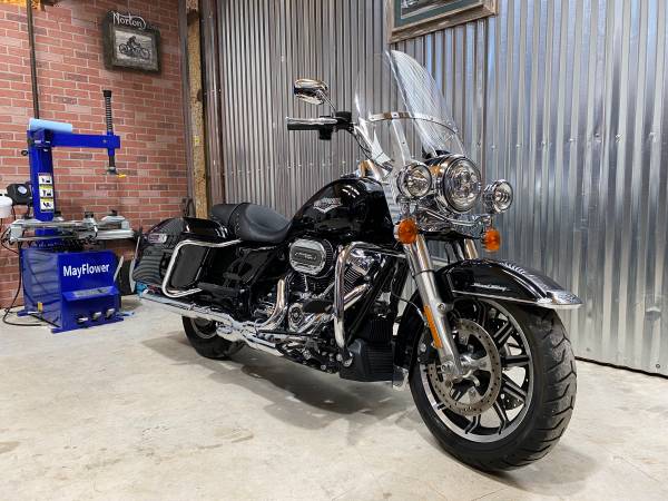 Photo 2018 Harley Davidson Road King $17,500