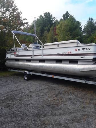 1996 SUNTRACKER PARTY BARGE $14,500