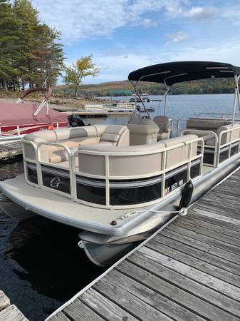 2017 Grumman Pontoon Boat $26,500