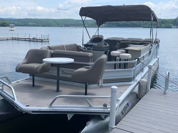 27 Tracker Suntracker Party Barge Pontoon boat $7,700