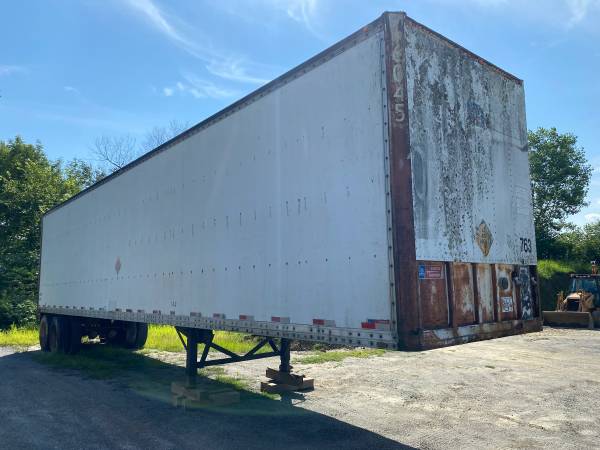 Photo 45 ft storage trailer $2,200