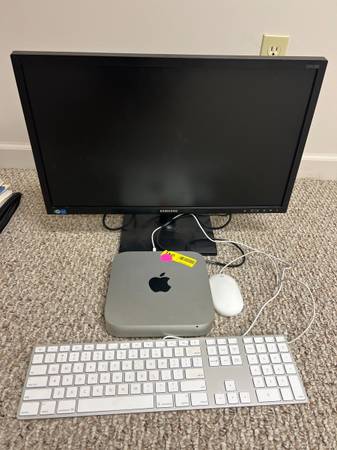Photo Apple Mac Mini wAccessories - OSX Monterey $400