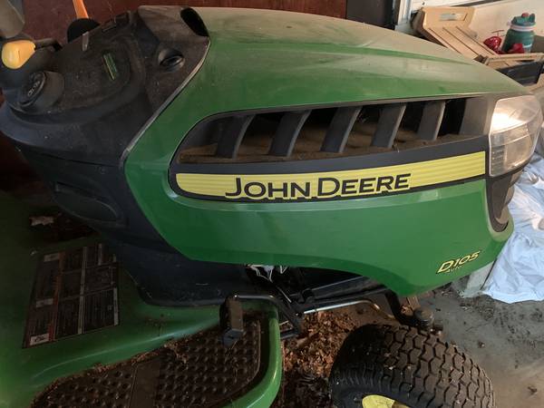 Photo John Deere D105 Riding Lawn Mower $650