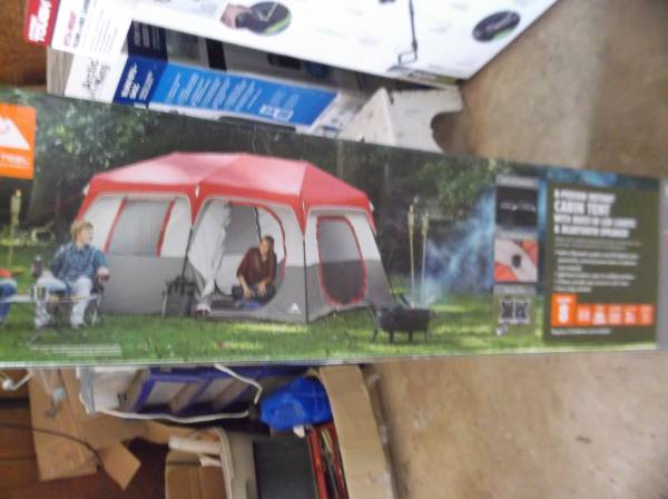 Photo 10 person Cabin Tent NEW $140