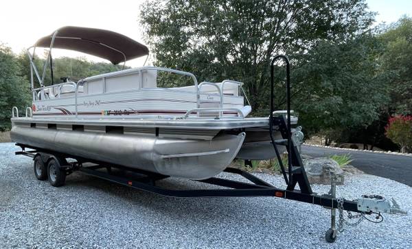 Photo 2010 24 Sun Tracker Party Barge Pontoon Boat $16,525