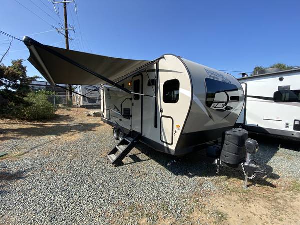 Photo 2020 Forest River Flagstaff Micro Lite 25FKS $27,995
