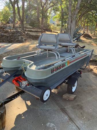 Photo Bargain 2-person FishingHunting Boat with Extras $649