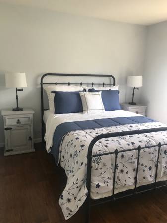 Photo Bedroom and Private Bathroom available in Lake of the Pines $1,000