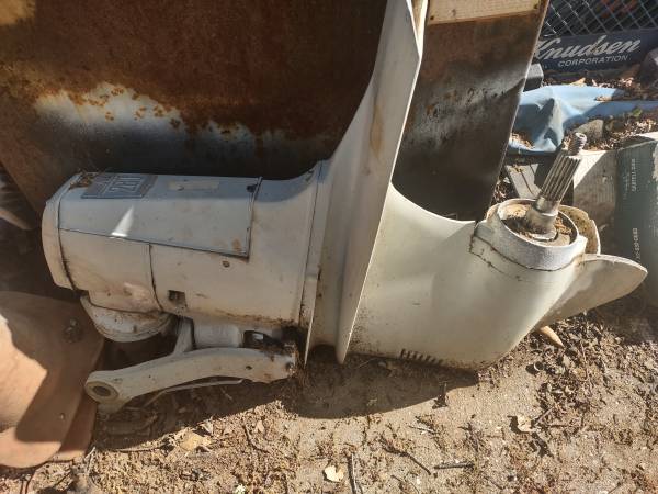 Photo Mercruiser alpha 1 outdrive lower unit 500 obo and other outdrives $500