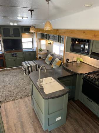 Photo Remodeled 2012 Keystone Cougar 5th Wheel TinyHome $28,000