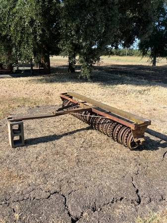 Photo TRACTOR RING ROLLER I.D 7.41 ft. O.D. 7.79 ft. $850